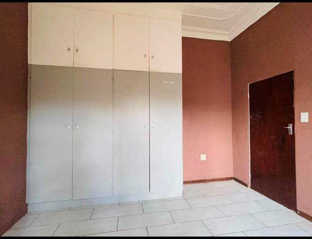 7 BEDROOM HOUSE FOR SALE IN PRIMROSE